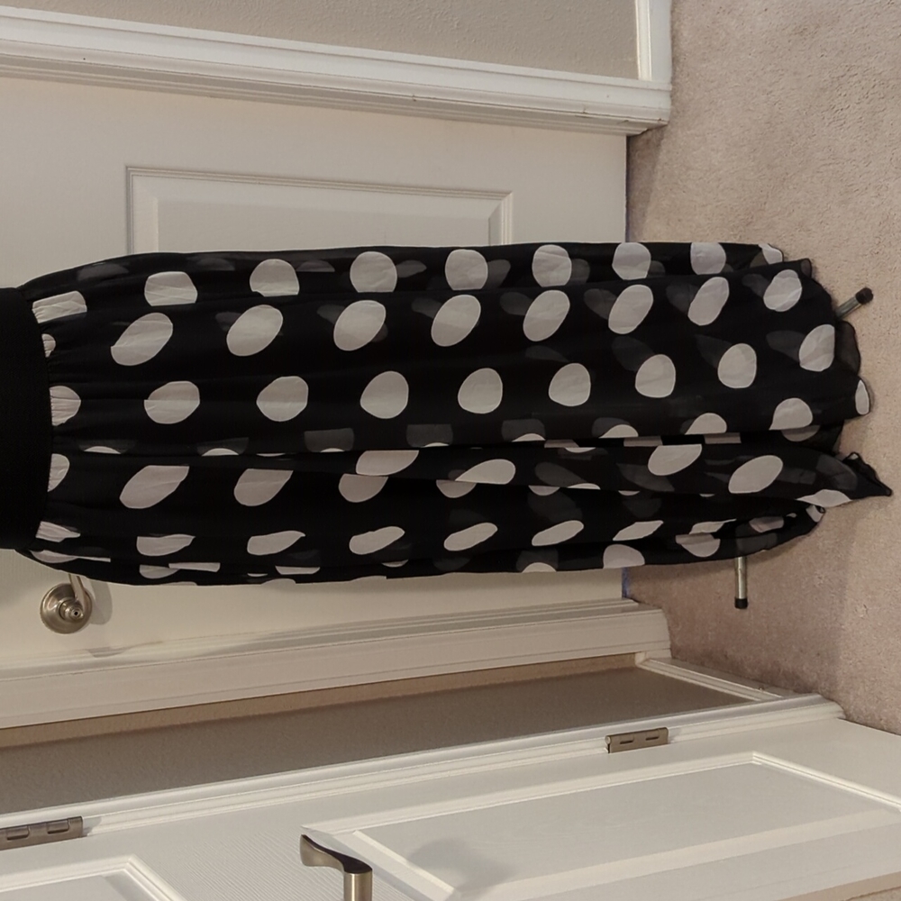 XXL Black & white polka skirt with chiffon-like material and elastic waistband